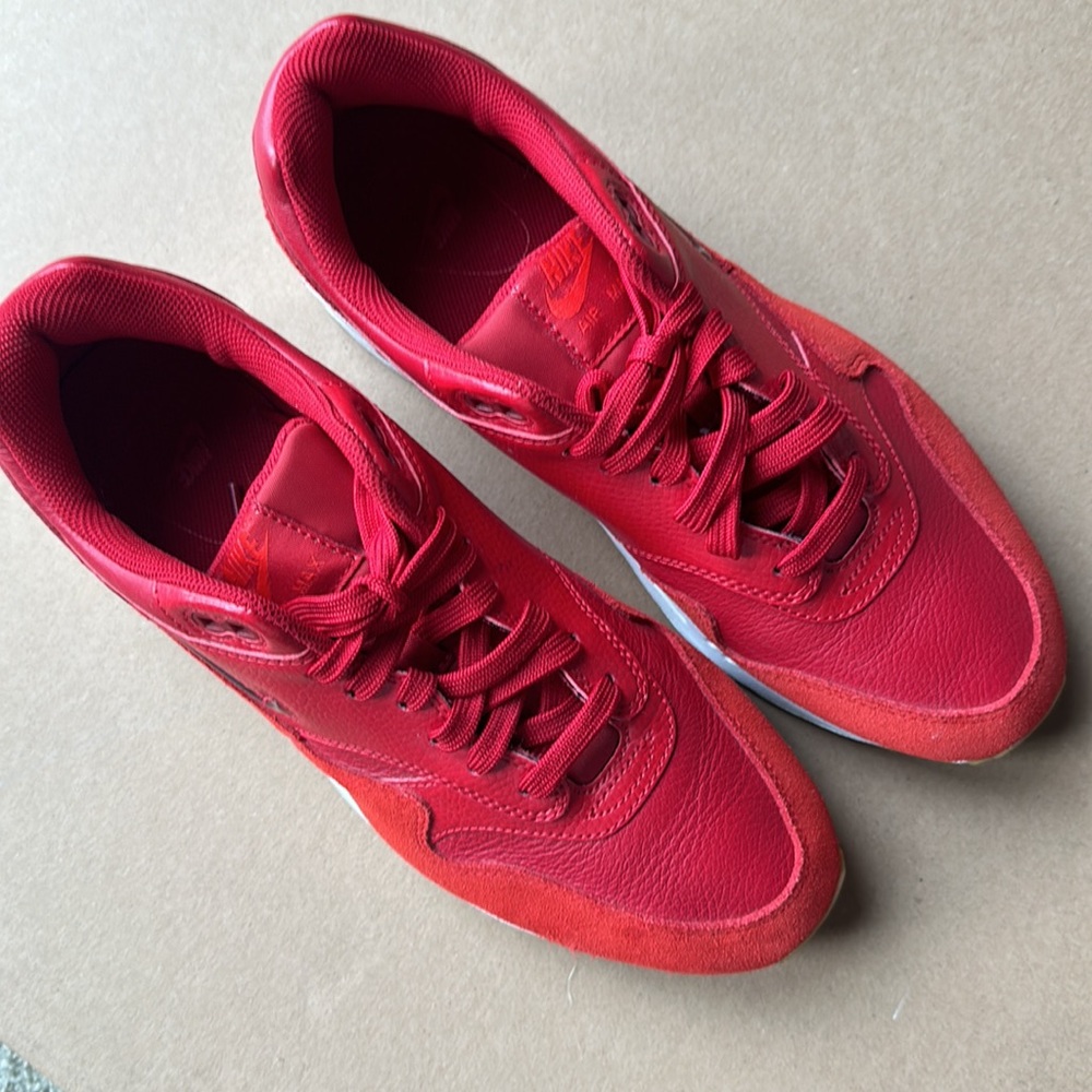 Red Air Max - Picture 2 of 10